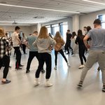 Uczniowie podczas warsztatów tanecznych (16).jpg