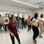 Uczniowie podczas warsztatów tanecznych (17).jpg