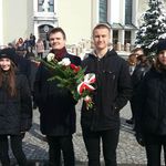 Delegacja uczniów naszej szkoły przed Kościołem Miłosierdzia Bożego w Puławach.jpg