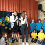 występ muzyczny Darii Storozhuk - uczennicy z Ukrainy w ramach Dnia Integracji Słowiańskiej.jpg