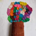 praca plastyczna przedstawiająca drzewo z wykorzystaniem bibuły oraz plastelinym.jpg